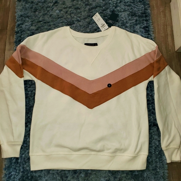 Abercrombie & Fitch Sweaters - NWT Abercrombie & Fitch sweatshirt sz S